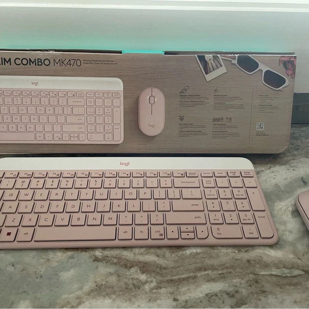 Logitech MK470 Slim Combo Wireless Keyboard and Mouse - Pink